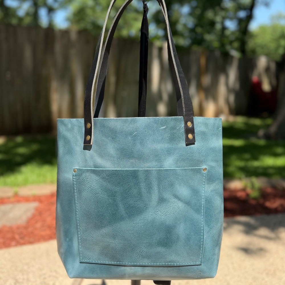 Portland Leather Medium Classic Tote in Cowboy Jeans 🤍💙